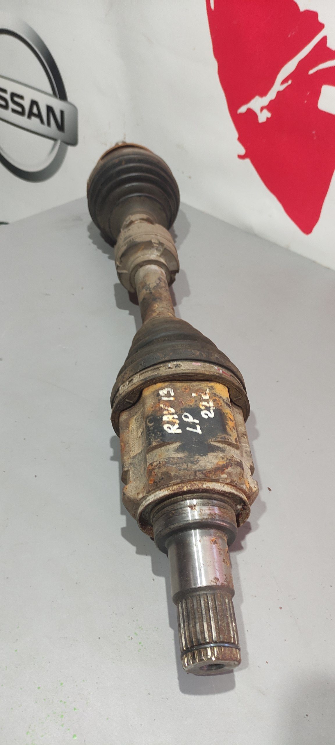 Піввісь передня ліва Toyota RAV4 IV XA40 2.2 D-4D 4WD 43420-42240