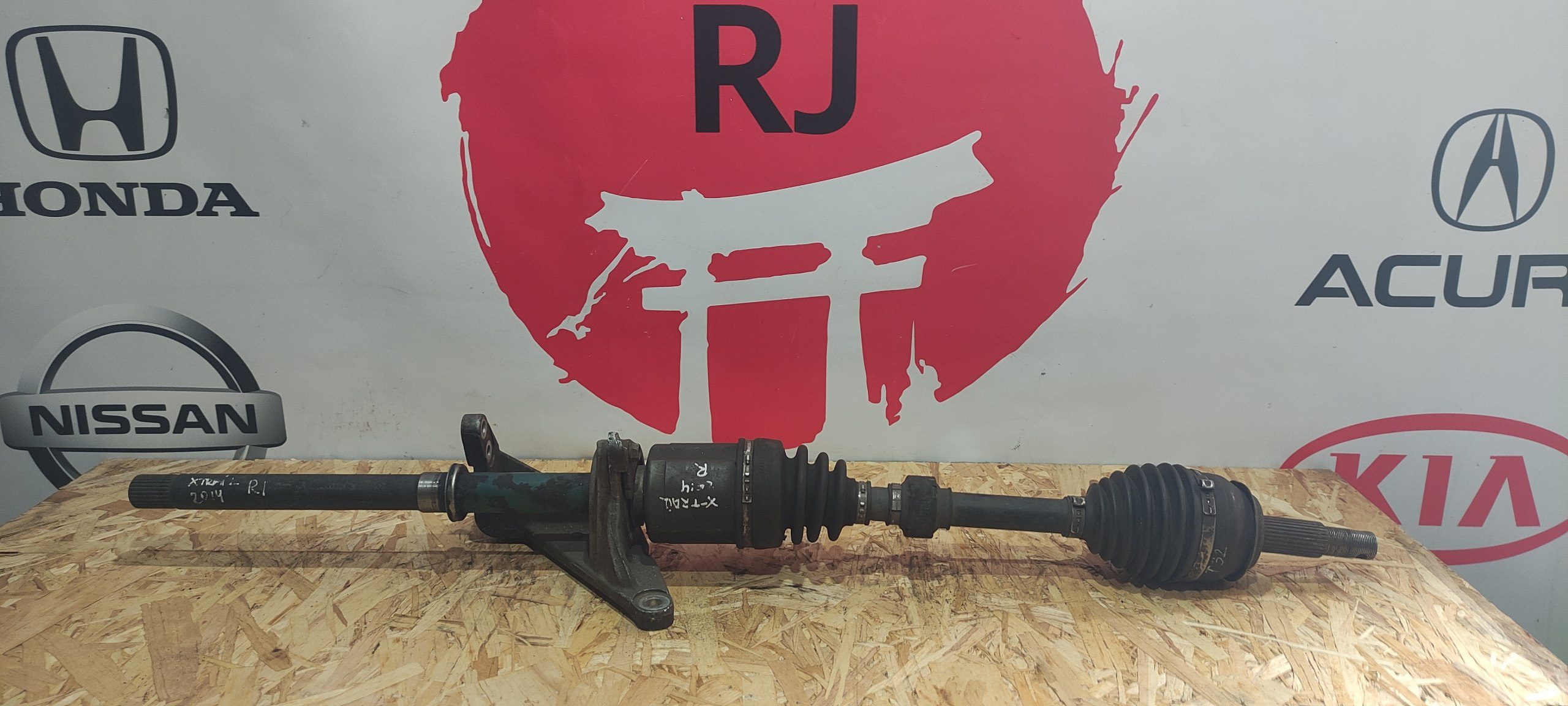 Піввісь передня права Nissan X-Trail T32 / Rogue 2.5L 4WD 39100-4BA0A