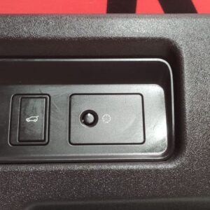 Кнопка відкриття багажника Land Rover Discovery Sport LR068334
