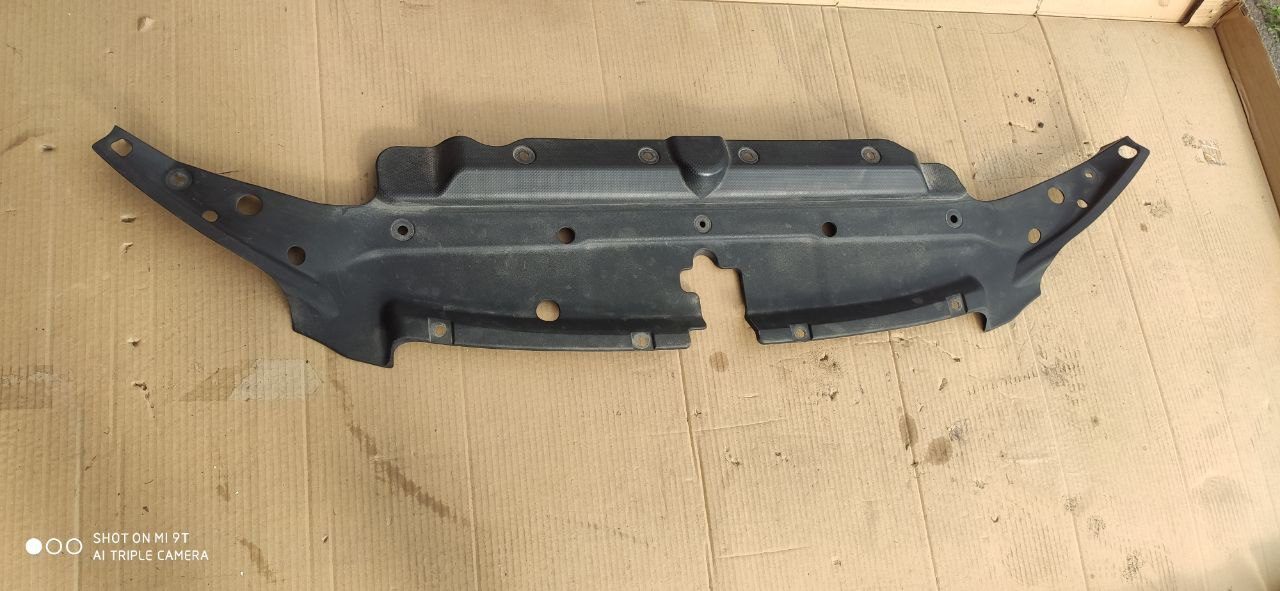 Верхня накладка радіатора Toyota Land Cruiser Prado 150 53292-60080