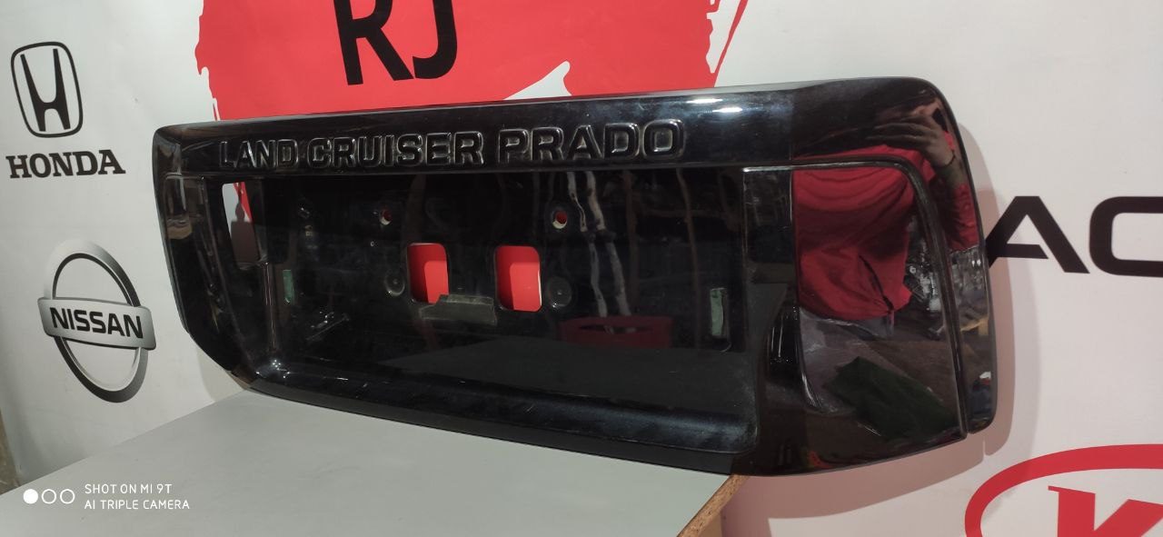Накладка кришки багажника Toyota Land Cruiser Prado 150 - Зображення 5