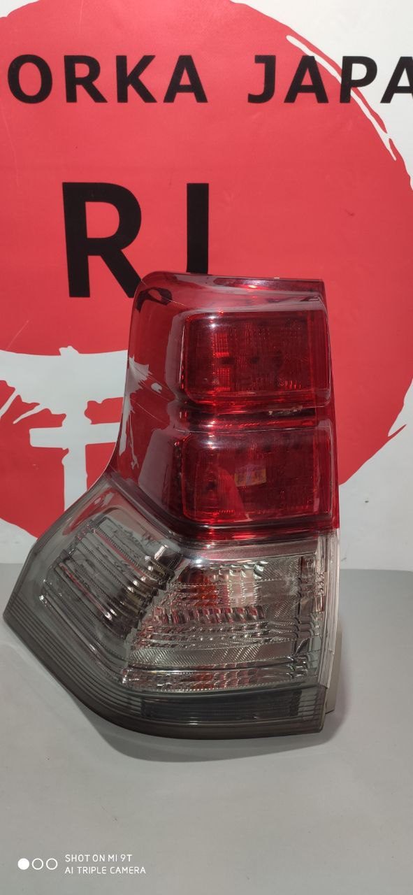 Задній лівий ліхтар Toyota Land Cruiser Prado 150 — дефект