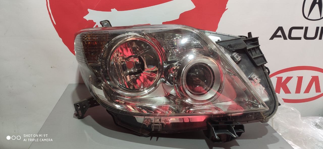 Права галогенна фара Toyota Land Cruiser Prado 150