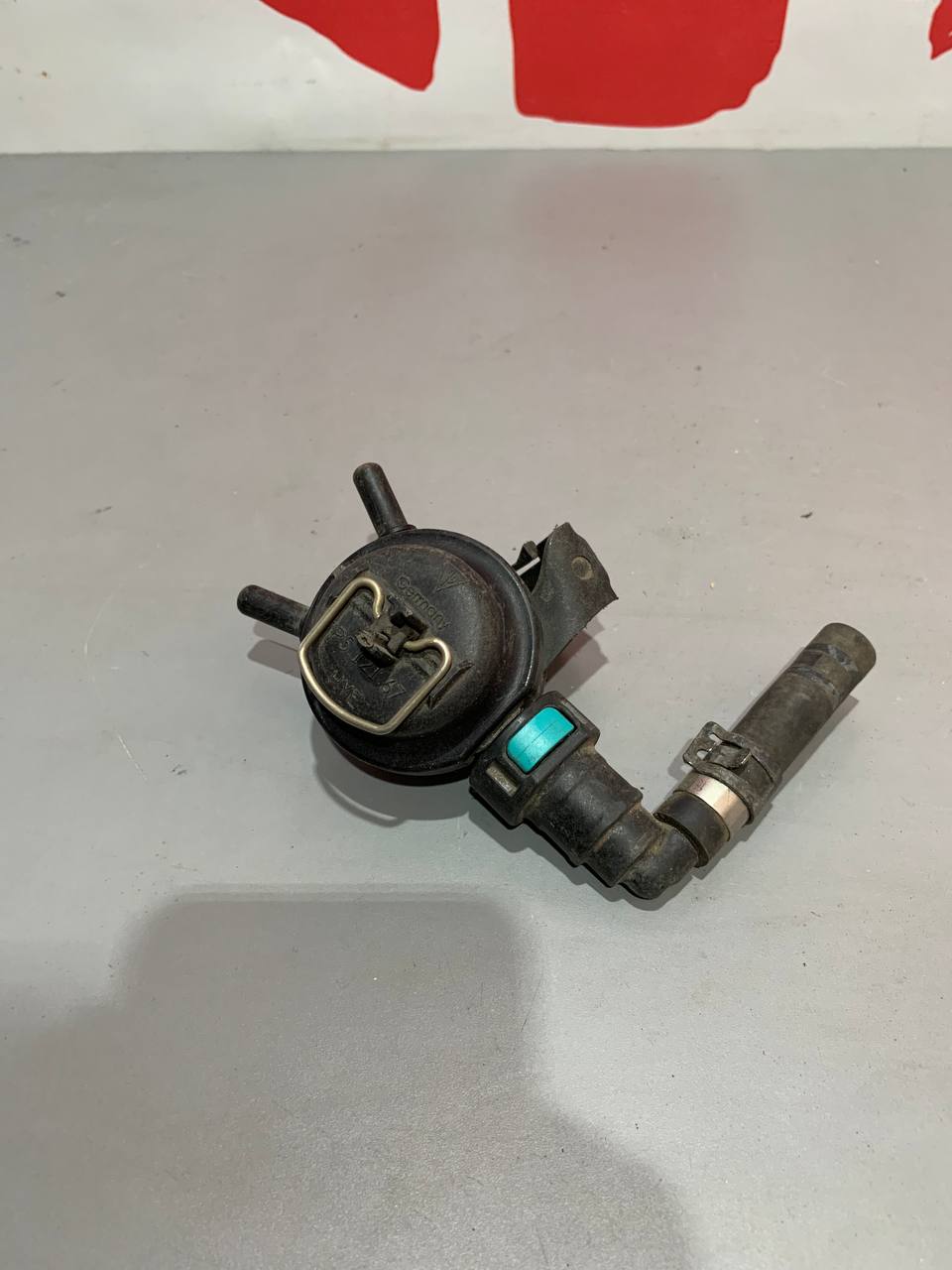 Клапан вентиляції системи охолодження Porsche Cayenne 7P 7P5121671 зі шлангом - Зображення 4