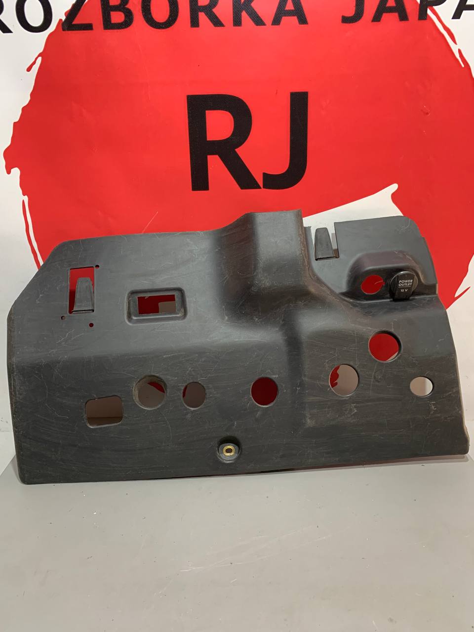 Нижня захисна панель Porsche Cayenne 7P5815174B під бардачок з розеткою 12V