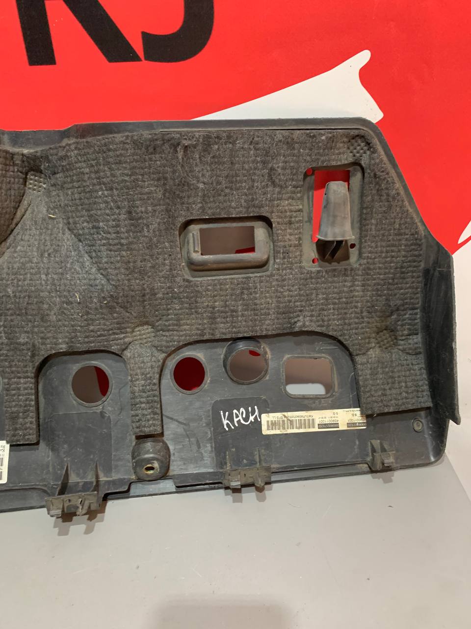 Нижня захисна панель Porsche Cayenne 7P5815174B під бардачок з розеткою 12V - Зображення 6