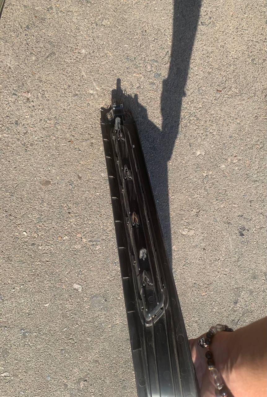 Накладка порога передня ліва Porsche Cayenne S 7P0853369B 82V - Зображення 2