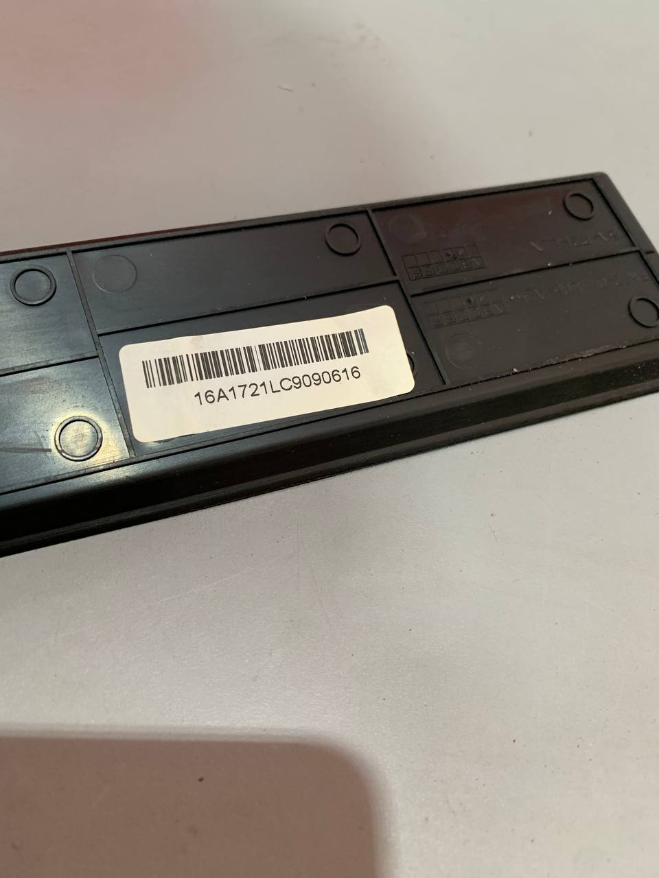 Гумовий килимок полички торпедо Land Rover LR061265 Ebony - Зображення 3