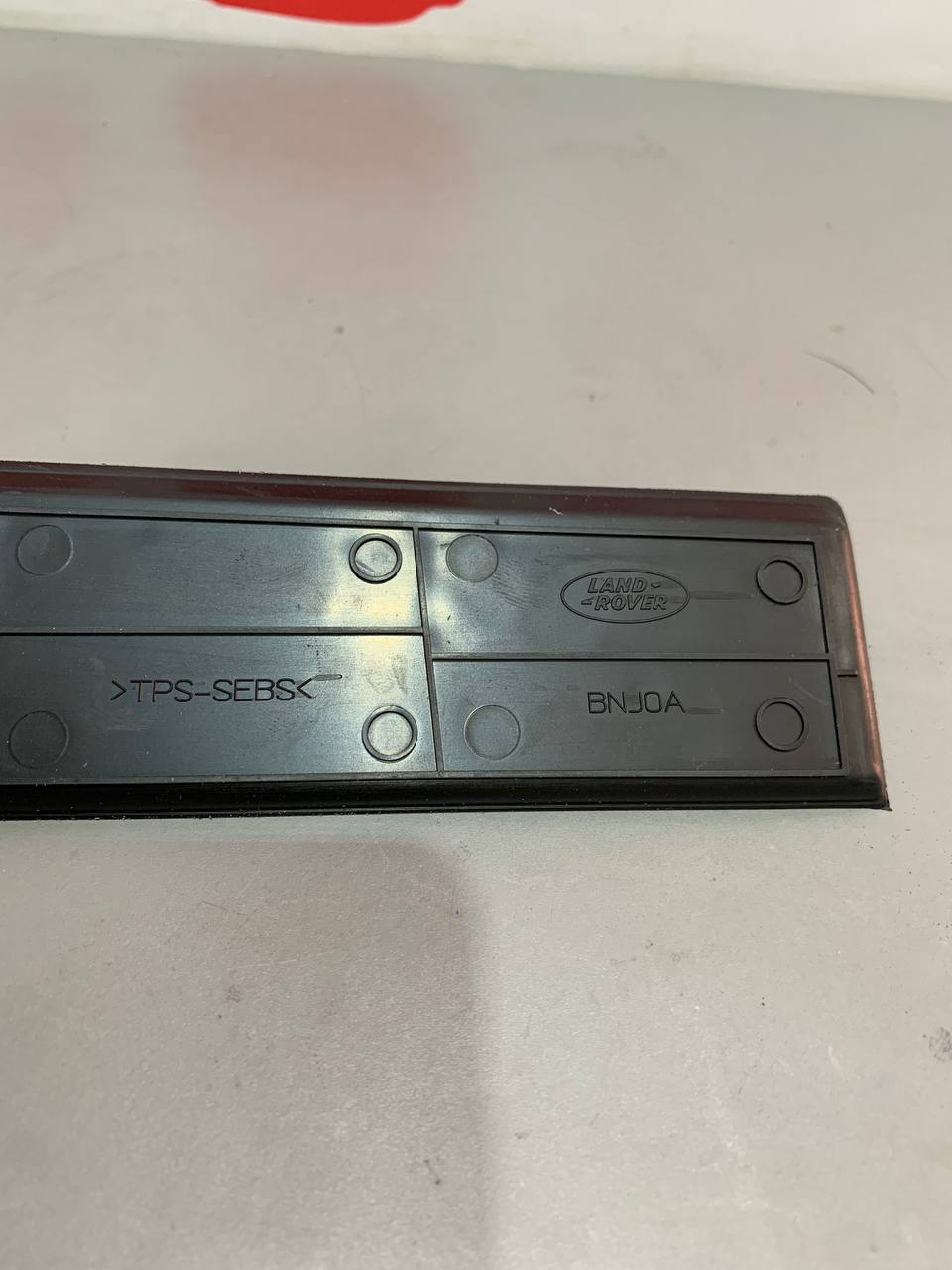 Гумовий килимок полички торпедо Land Rover LR061265 Ebony - Зображення 2