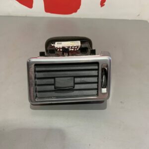 Дефлектор повітроводу торпедо правий Land Rover Range Rover Discovery Sport LR061259