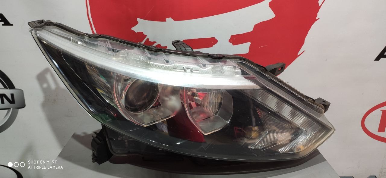 Права фара Nissan Qashqai J11 з дефектом
