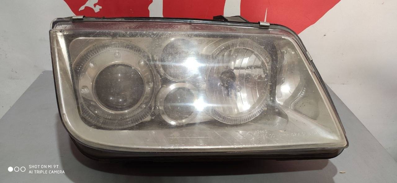 Права фара Volkswagen Bora
