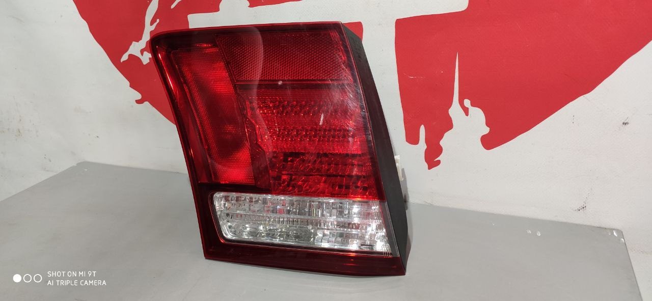 Лівий ліхтар у кришку багажника Lexus LS 460 - Зображення 7
