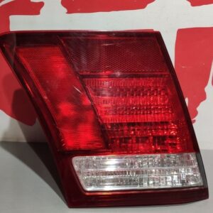 Лівий ліхтар у кришку багажника Lexus LS 460