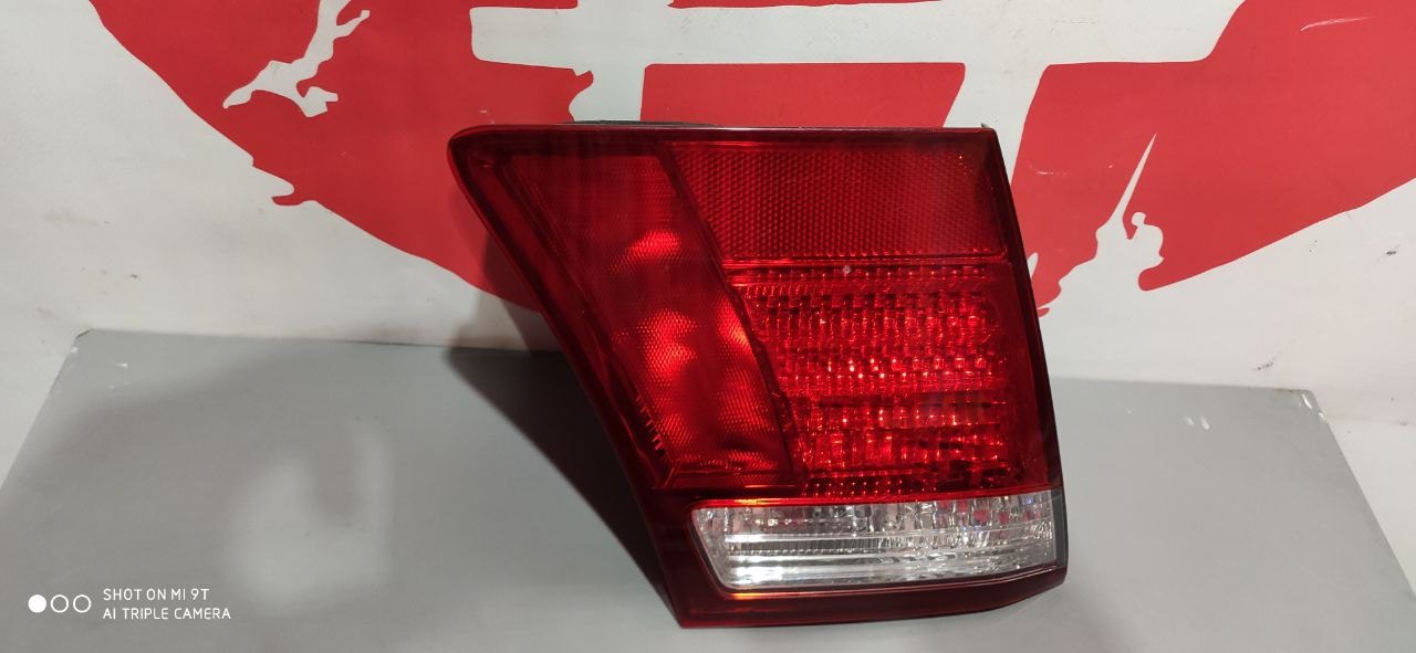 Лівий ліхтар у кришку багажника Lexus LS 460 - Зображення 6